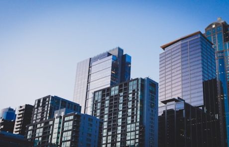 הזדמנויות להשקעות בנדל״ן מסחרי לשנת 2025